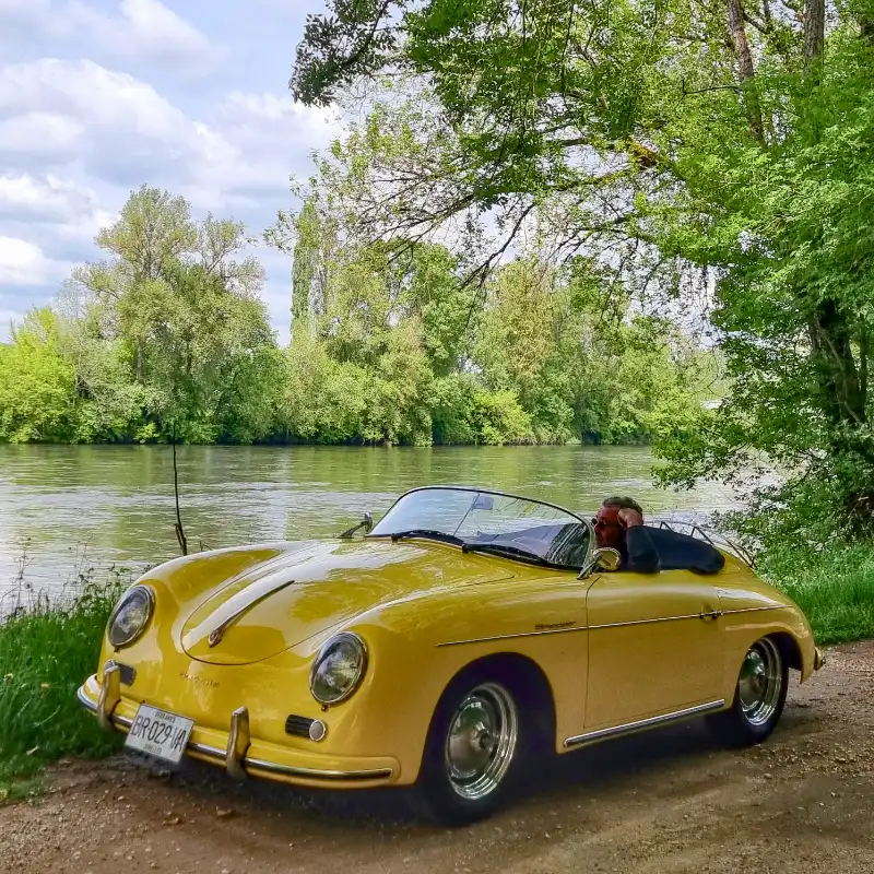 Entre passionnés de voitures anciennes aux Granges Hautes à Saint-Crépin-et-Carlucet